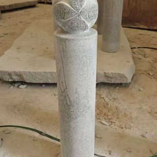 金昌 芝麻白花岗岩石材挡车石柱、停车柱、圆柱挡车柱、方柱挡车柱等