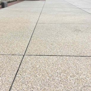 金昌 黄金麻花岗岩石板材荔枝面地面铺装效果