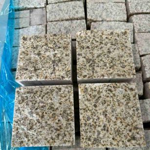 金昌 黄金麻花岗岩自然面小方块，弹石，马蹄石等