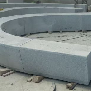 金昌 芝麻白花岗岩光面弧形坐凳