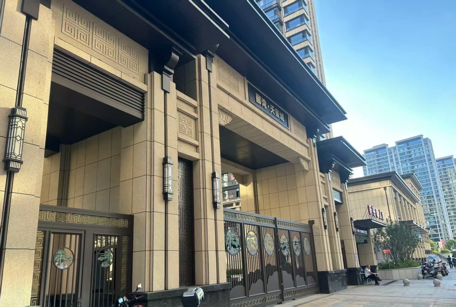 金昌 黄金麻花岗岩荔枝面小区门楼外墙干挂