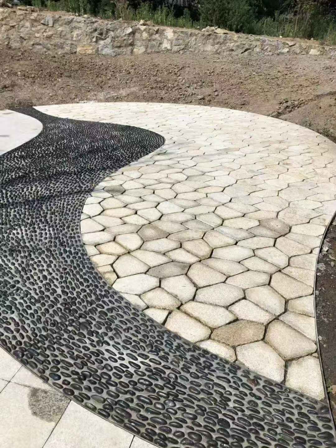 金昌 黄金麻冰裂纹地铺石工地铺装案例