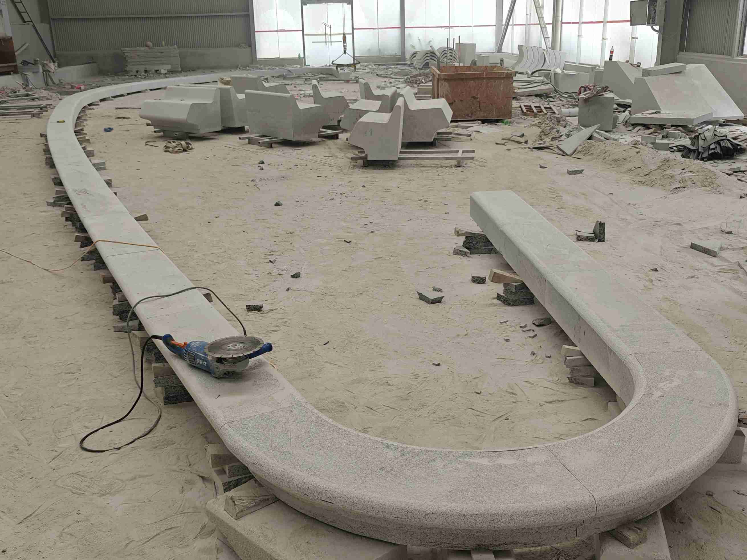 金昌 芝麻白花岗岩弧形花坛石，坐凳石