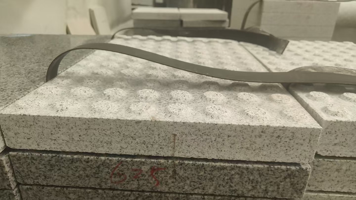 金昌 芝麻白花岗岩6.0公分荔枝面五轴加工雕刻盲点