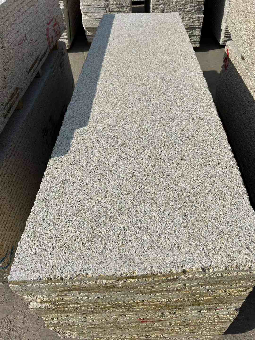 金昌 黄金麻花岗岩荔枝面毛板，半成品