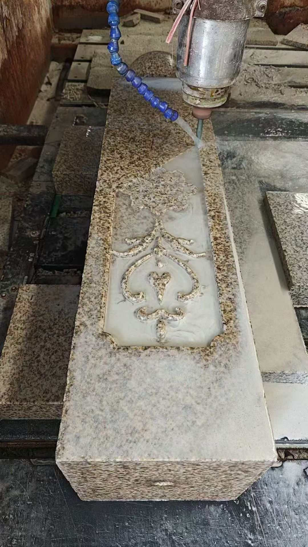 金昌 黄金麻花岗岩异形加工雕刻栏杆大柱