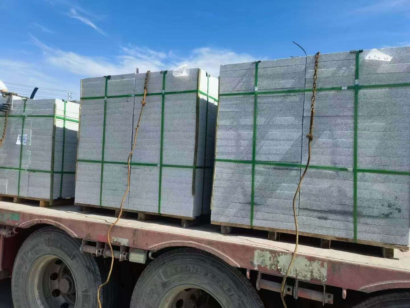 金昌 芝麻白花岗岩地铺石装车日常