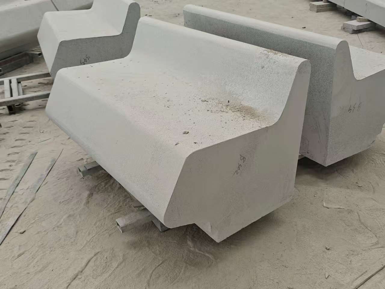 金昌 芝麻白花岗岩异形坐凳，石凳