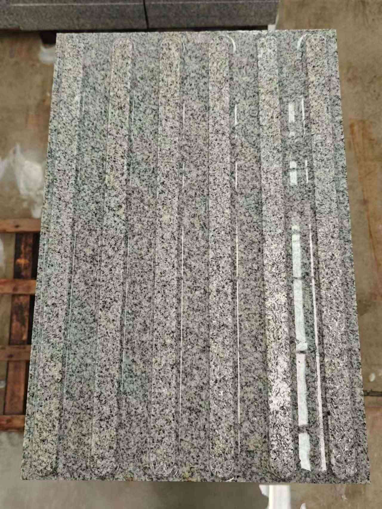 金昌 芝麻白花岗岩荔枝面雕刻盲道，盲条