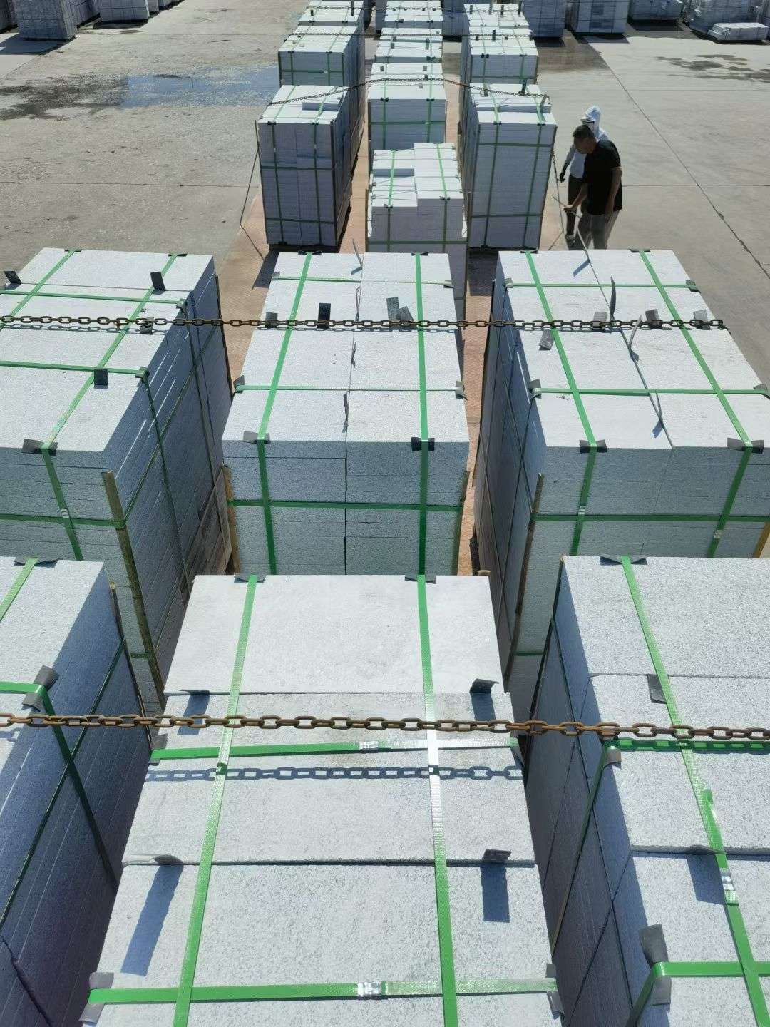 金昌 芝麻白花岗岩5公分地铺石 花岗岩厂家工厂装车日常