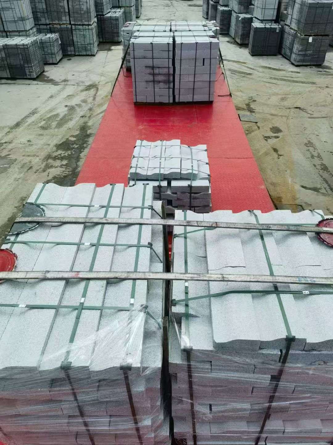 金昌 芝麻白仿形加直形路沿石出货日常