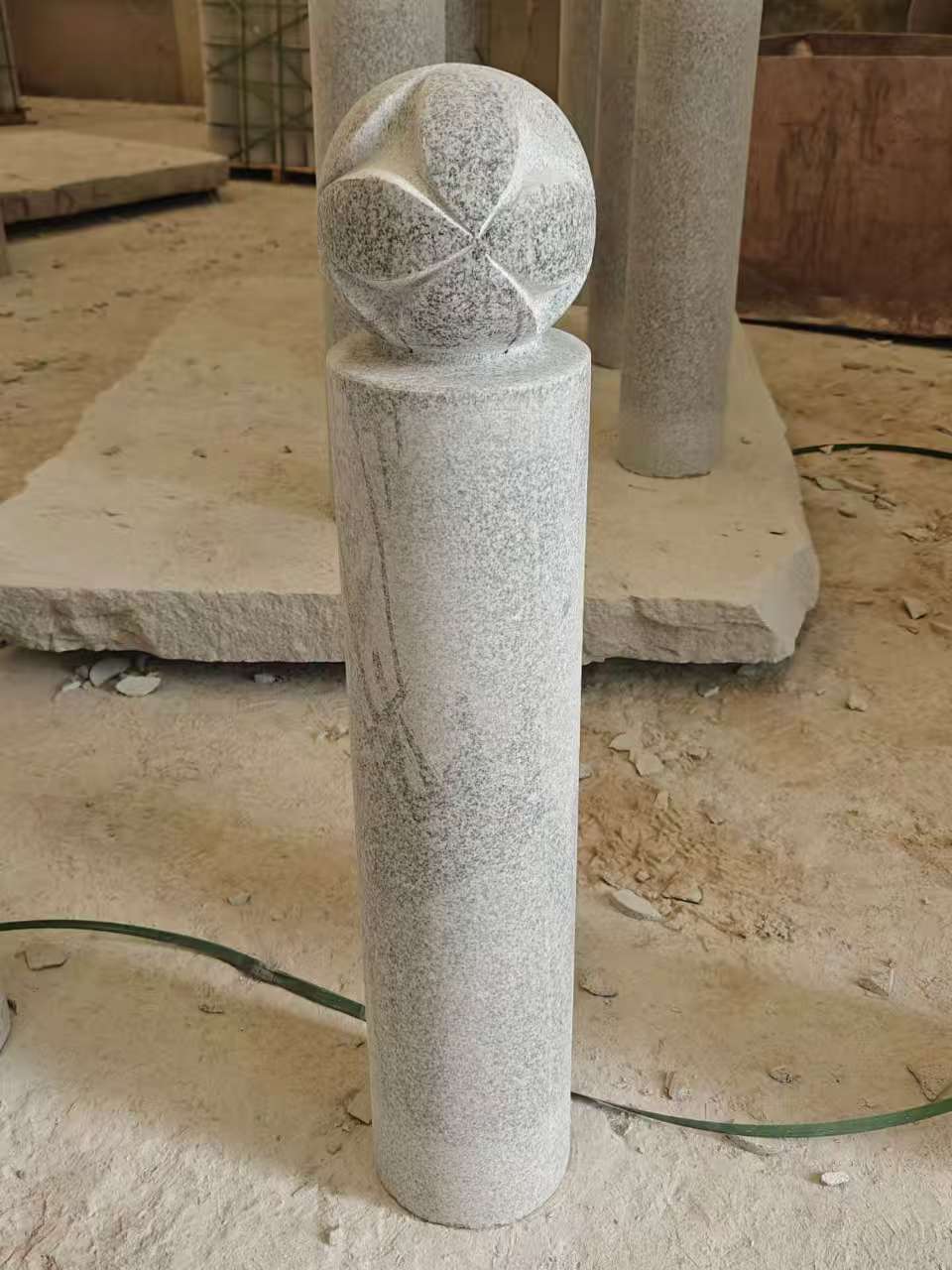 金昌 芝麻白花岗岩石材挡车石柱、停车柱、圆柱挡车柱、方柱挡车柱等