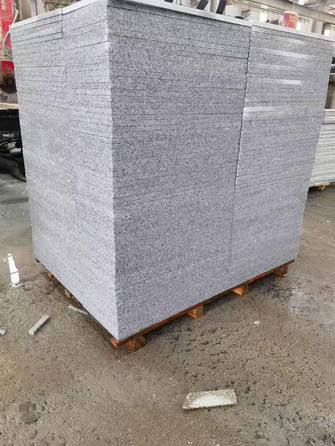 金昌 芝麻白火烧面1.8厚300*600地铺石，尺寸标准，厚薄均匀