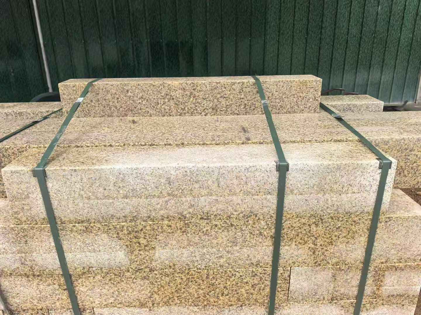 金昌 黄金麻花岗岩石材机切面栏杆料半成品