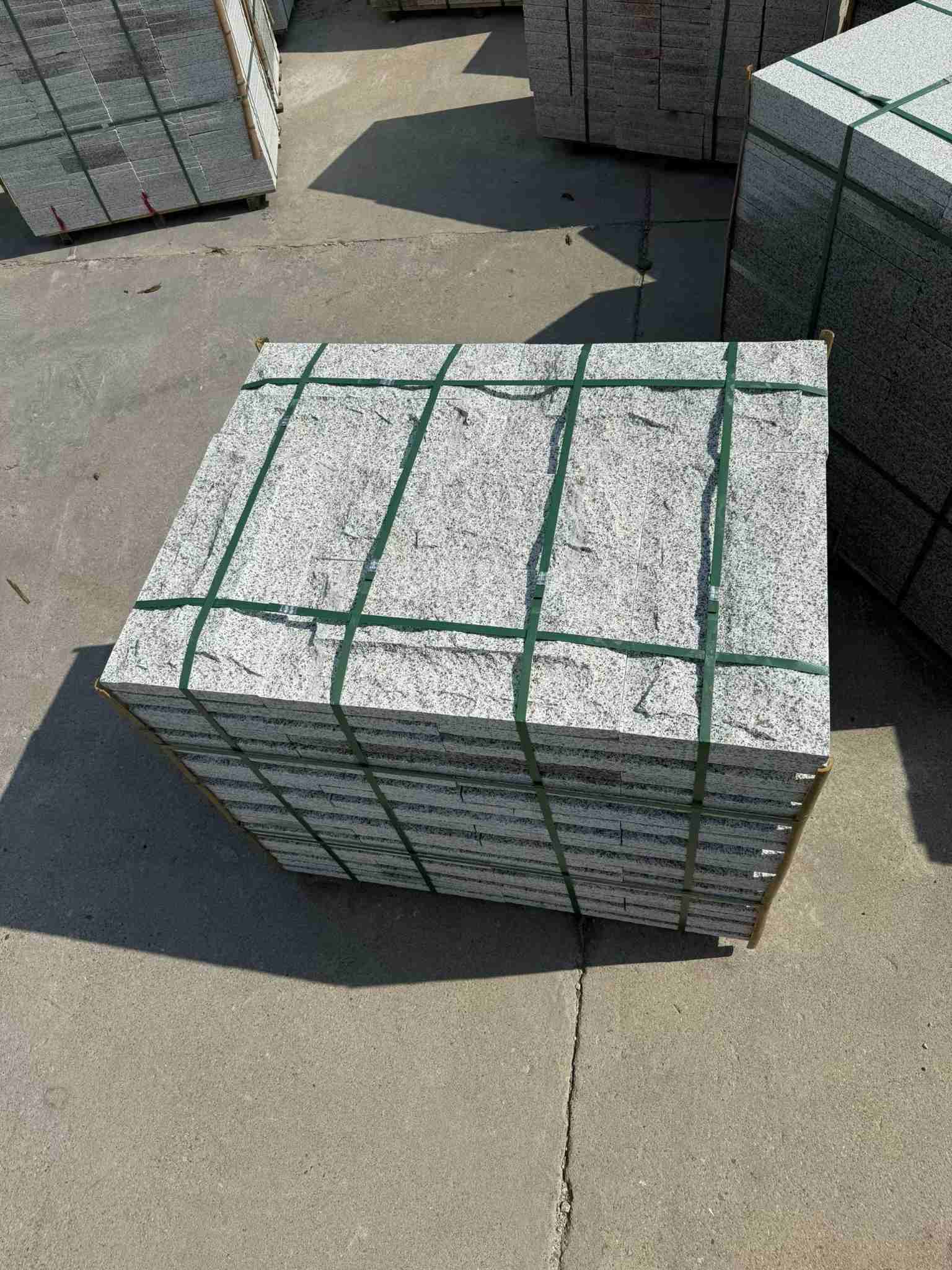 金昌 白麻花岗岩石材自然面蘑菇石成品