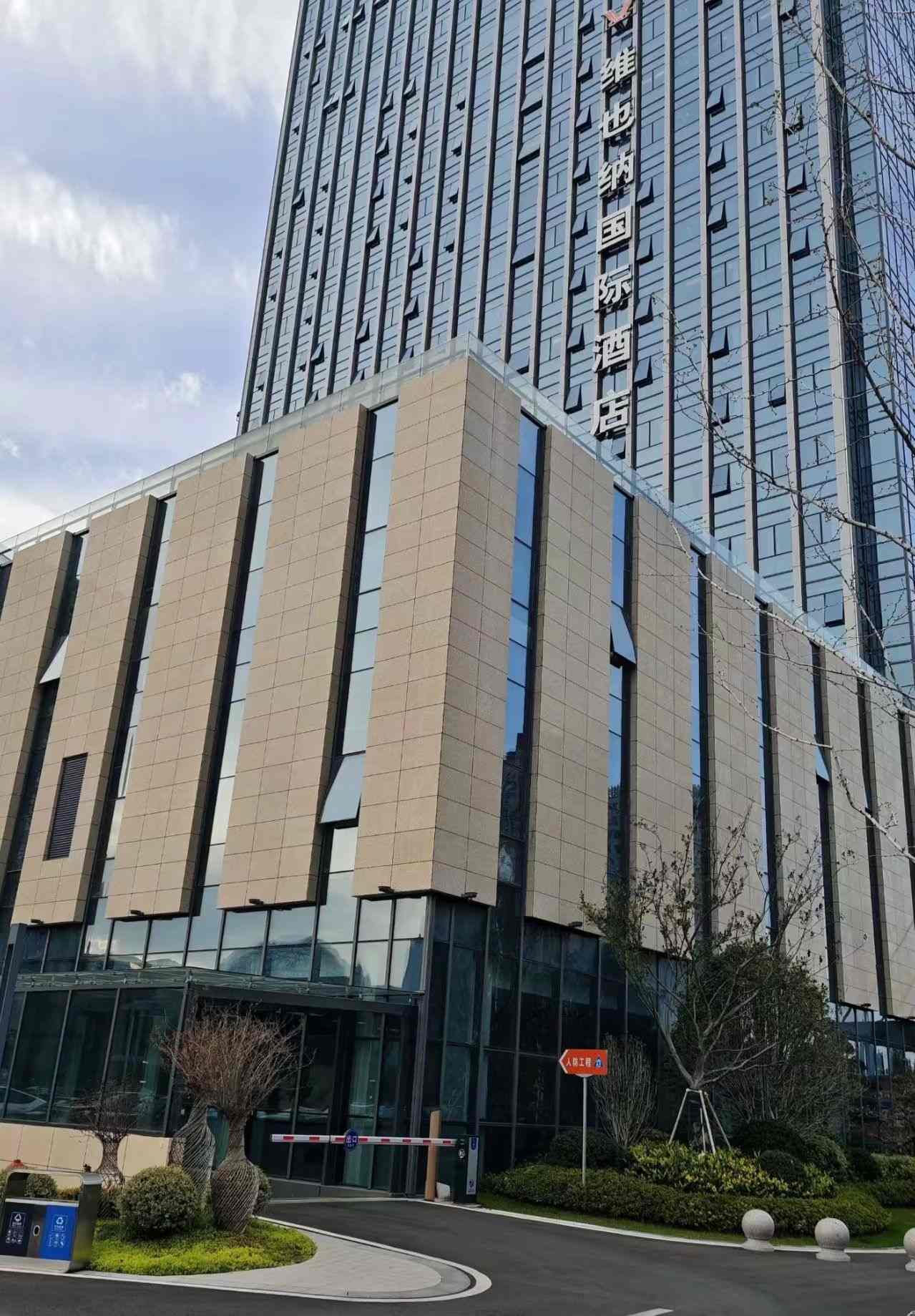 金昌 黄金麻花岗岩外墙干挂