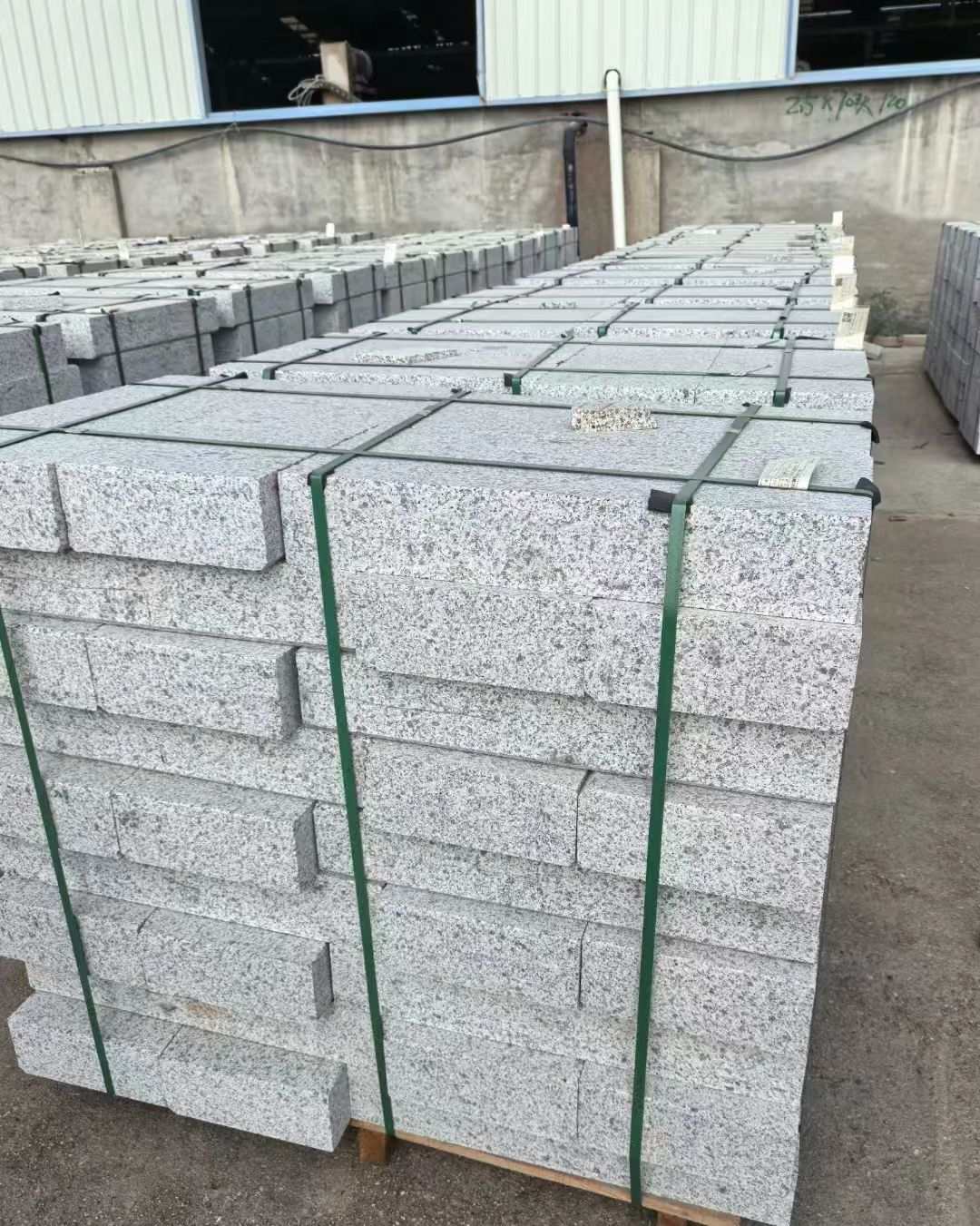 金昌 白麻花岗岩路沿石，弧形路沿石，道牙石，马路牙子，界石，路缘石，平沿石，直岩石，平缘石等