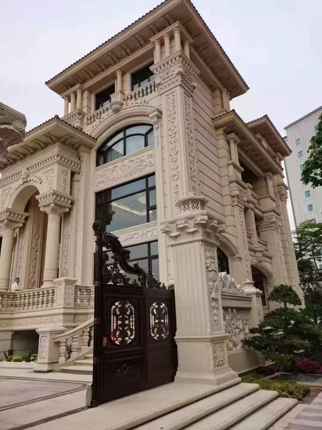 金昌 黄金麻花岗岩别墅外墙干挂效果展示